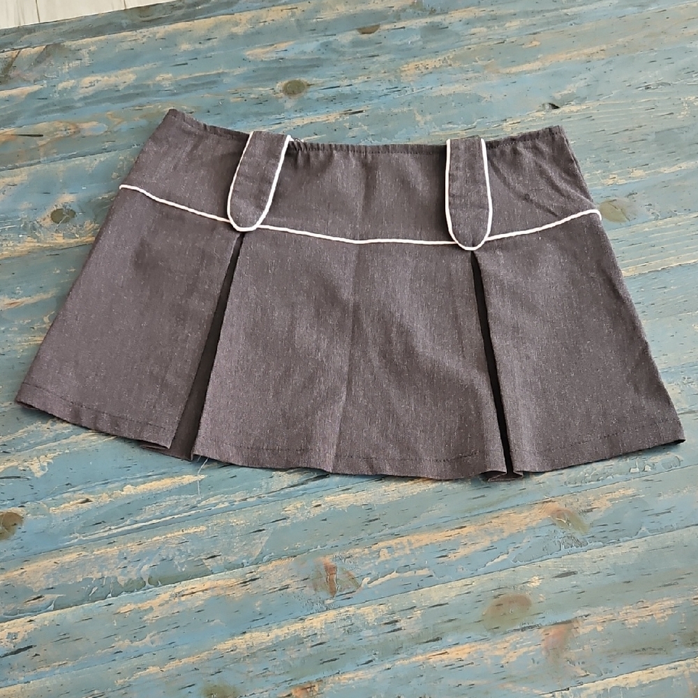 Chic Gray Mini Skirt with White Accents